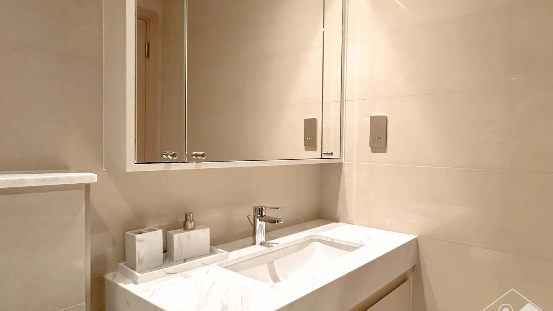 Luxury Burj Royale 1Bedroom Incl Daily Housekeeping Dubai 0*,